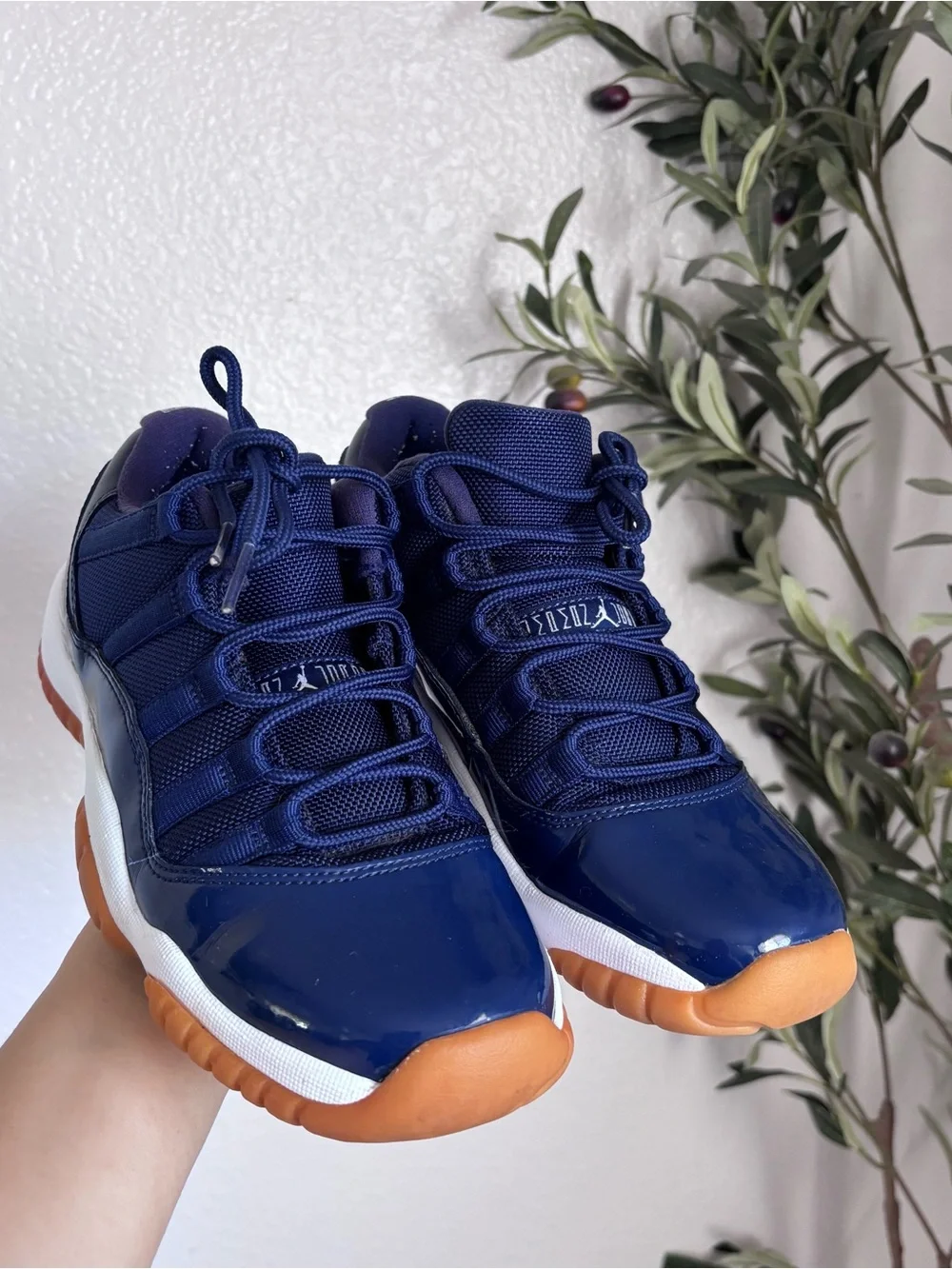 Nike Air Jordan 11 Retro Low Navy Gum sneakers 6 Youth